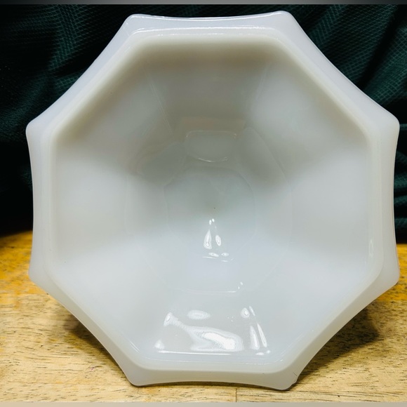 Vintage Anchor Hocking Milk Glass Harvest Grape compote dish. Mint condition. - Picture 3 of 4